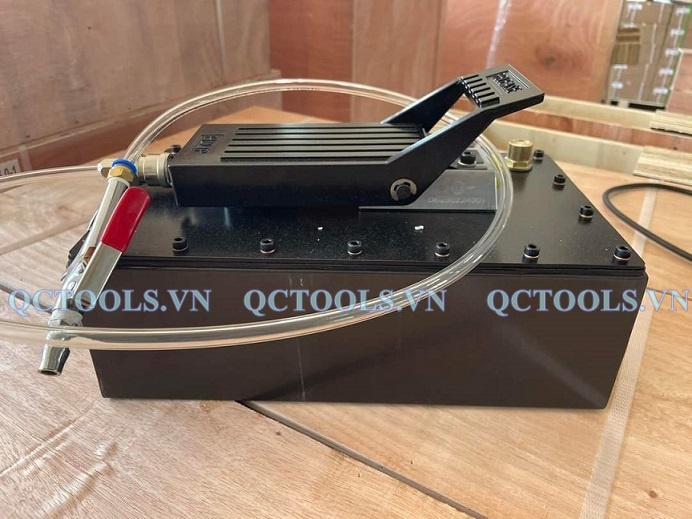 Bom khi nen thuy luc 3.7 lit than bang thep