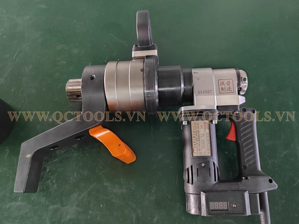 Công ty cổ phần thế giới thủy lực AAU cung cấp cho khách hàng cờ lê nhân lực và súng siết đầu bu lông hãng hanpu/China Sung siet bu long 3000 10000 N.m TL 100G